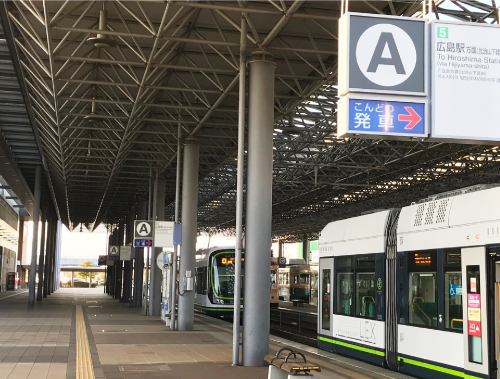 電車乗り場にて広島駅⑤に乗車