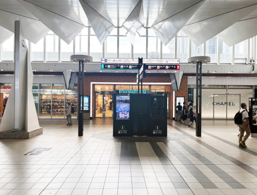 中央改札口を出たときの突き当りを右に曲がる