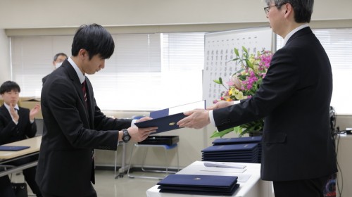 HIU学位記授与式